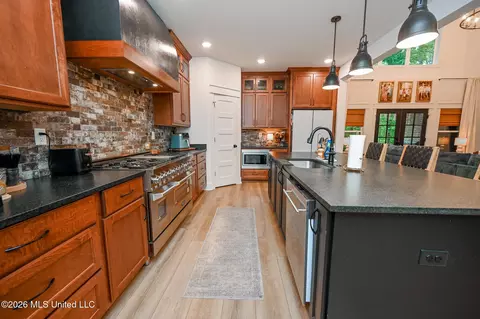 Kitchen - 190 Vinson Rd, Hernando, MS 38632 photo 6 of 7