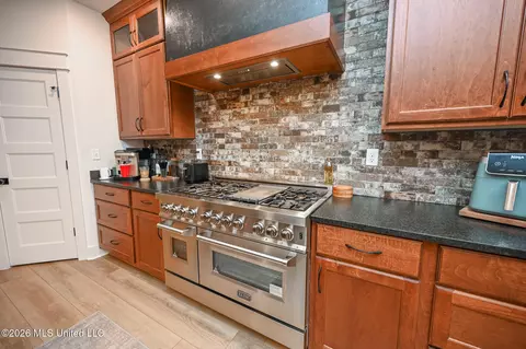 Kitchen - 190 Vinson Rd, Hernando, MS 38632 photo 2 of 7