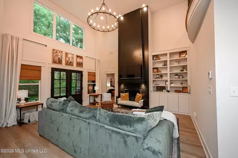 Living - 190 Vinson Rd, Hernando, MS 38632 photo 1 of 6