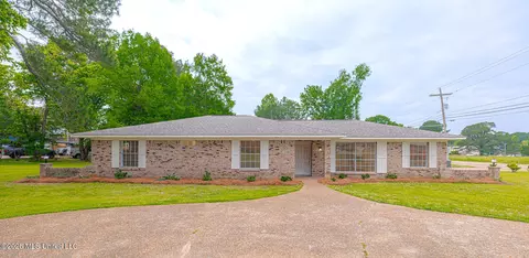 1206 Sunset Dr, Canton, MS 39046