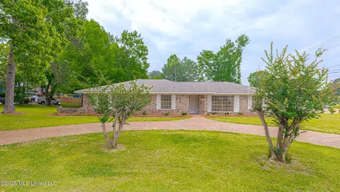 1206 Sunset Dr, Canton, MS 39046