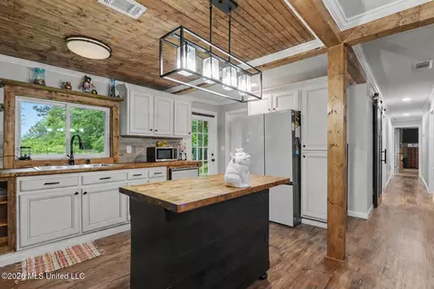 Entry Way - 3298 Ms-613 Hwy, Lucedale, MS 39452 photo 2 of 2