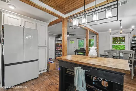 Kitchen - 3298 Ms-613 Hwy, Lucedale, MS 39452 photo 2 of 3