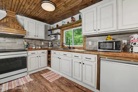 Kitchen - 3298 Ms-613 Hwy, Lucedale, MS 39452 photo 3 of 3