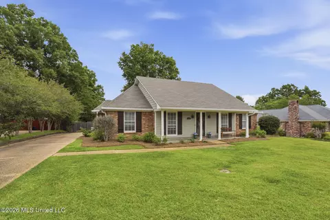212 Cobblestone Dr, Madison, MS 39110