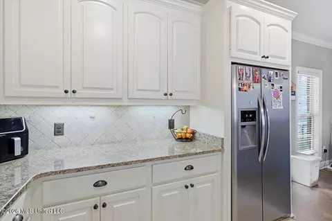 Kitchen - 206 Barrington Cv, Florence, MS 39073 photo 3 of 3