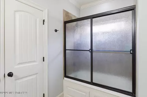 Bath - 206 Barrington Cv, Florence, MS 39073 photo 1 of 2