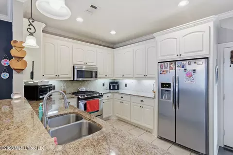 Kitchen - 206 Barrington Cv, Florence, MS 39073 photo 1 of 3