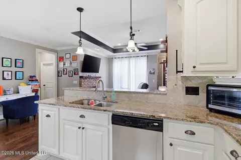 Kitchen - 206 Barrington Cv, Florence, MS 39073 photo 2 of 3
