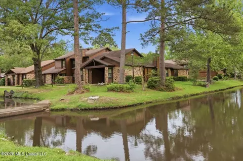 26 Shore Dr, Clinton, MS 39056