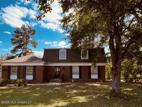 607 Market St, Water Valley, MS 38965