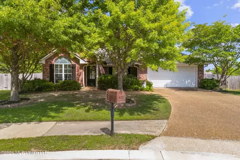 422 Fenway Dr, Brandon, MS 39047