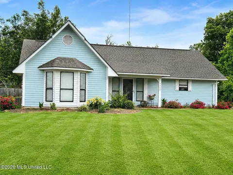 1203 Peggy Ln, Greenwood, MS 38930