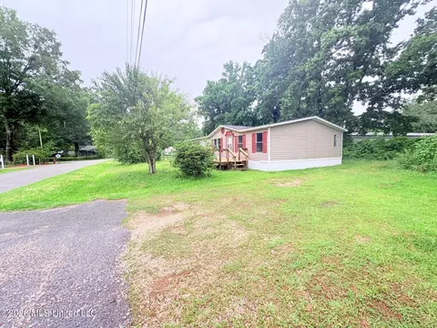 4 Hurst Dr, Laurel, MS 39440 photo 2
