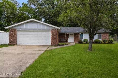 2324 Greenway Dr, Gautier, MS 39553
