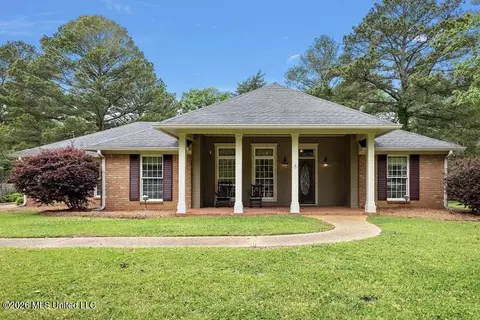 19 Deerfield Dr, Madison, MS 39110