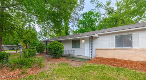 Exterior - 3229 Ridgeland Dr, Jackson, MS 39212 photo 5 of 9