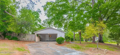 Exterior - 3229 Ridgeland Dr, Jackson, MS 39212 photo 3 of 9
