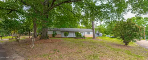 3229 Ridgeland Dr, Jackson, MS 39212