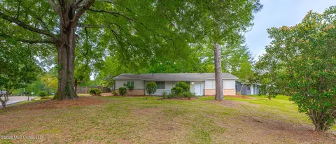 Exterior - 3229 Ridgeland Dr, Jackson, MS 39212 photo 2 of 9