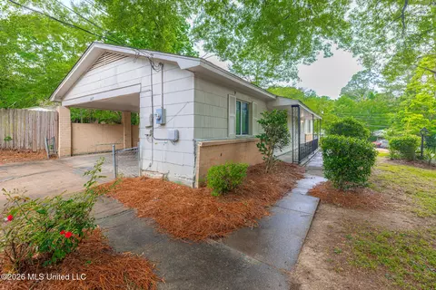 Exterior - 3229 Ridgeland Dr, Jackson, MS 39212 photo 6 of 9