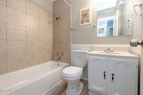 Bath - 3229 Ridgeland Dr, Jackson, MS 39212 photo 1 of 1