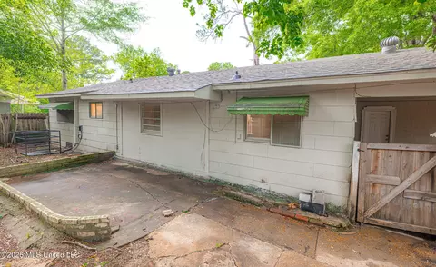 Exterior - 3229 Ridgeland Dr, Jackson, MS 39212 photo 4 of 9