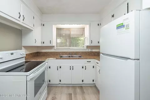 Kitchen - 3229 Ridgeland Dr, Jackson, MS 39212 photo 1 of 1