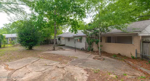 Exterior - 3229 Ridgeland Dr, Jackson, MS 39212 photo 7 of 9