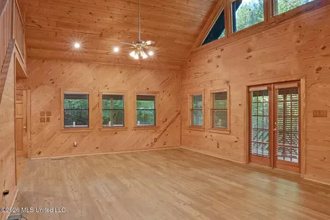 Living - 528 Arkabutla Dam Rd, Coldwater, MS 38618 photo 3 of 9