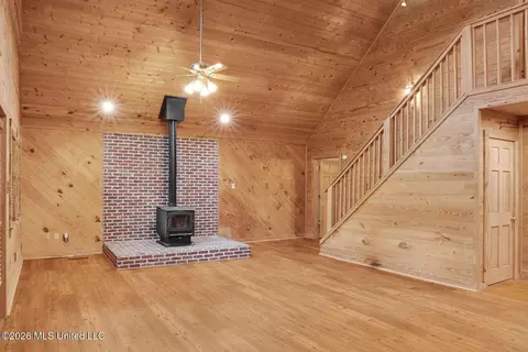 Living - 528 Arkabutla Dam Rd, Coldwater, MS 38618 photo 5 of 9