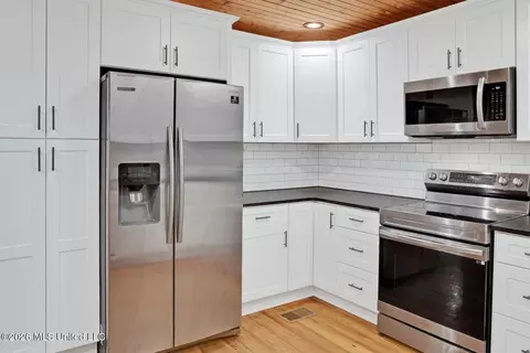 Kitchen - 528 Arkabutla Dam Rd, Coldwater, MS 38618 photo 3 of 4