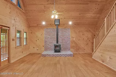 Living - 528 Arkabutla Dam Rd, Coldwater, MS 38618 photo 6 of 9