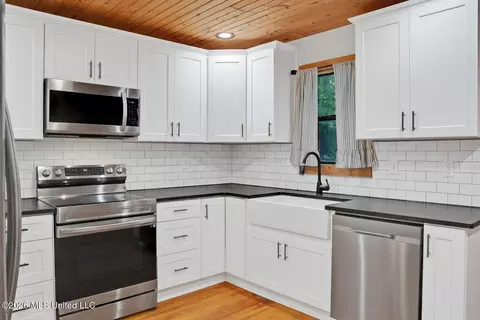 Kitchen - 528 Arkabutla Dam Rd, Coldwater, MS 38618 photo 1 of 4
