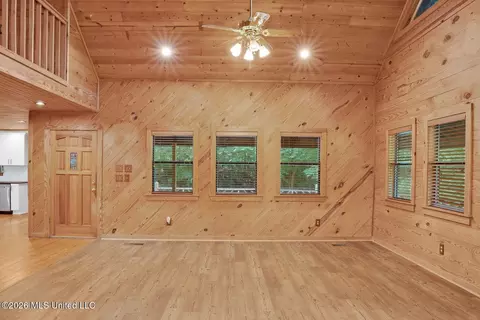 Living - 528 Arkabutla Dam Rd, Coldwater, MS 38618 photo 4 of 9