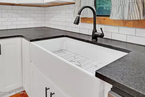 Kitchen - 528 Arkabutla Dam Rd, Coldwater, MS 38618 photo 4 of 4