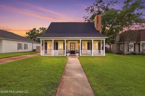 917 Handsboro Pl, Gulfport, MS 39507