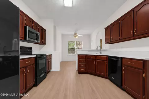 Kitchen - 9601 N Geneva Loop, Olive Branch, MS 38654 photo 1 of 2