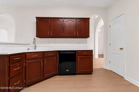 Kitchen - 9601 N Geneva Loop, Olive Branch, MS 38654 photo 2 of 2