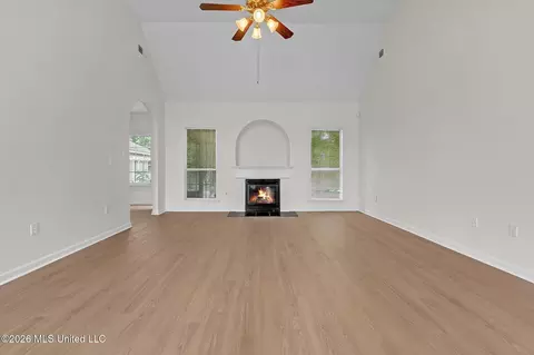 Living - 9601 N Geneva Loop, Olive Branch, MS 38654 photo 2 of 5