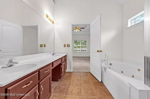 Bath - 9601 N Geneva Loop, Olive Branch, MS 38654 photo 2 of 3