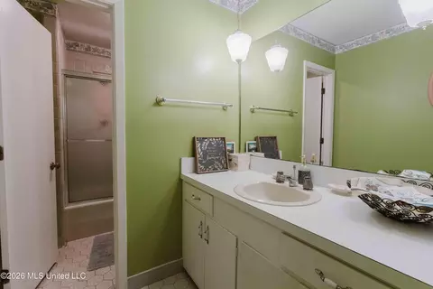 Bath - 3830 Forest Hill Rd, Jackson, MS 39212 photo 1 of 8