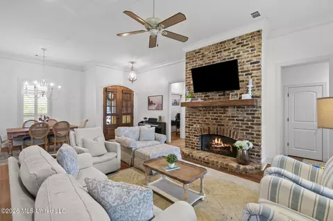Living - 132 Claiborne St, Madison, MS 39110 photo 4 of 4