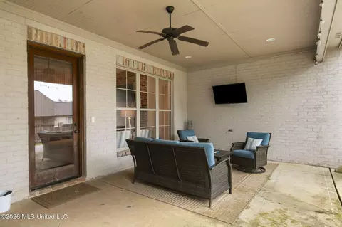 Exterior - 132 Claiborne St, Madison, MS 39110 photo 5 of 10