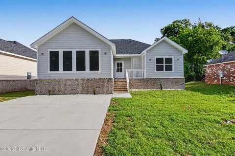 1738 Garden Park Dr, Biloxi, MS 39531