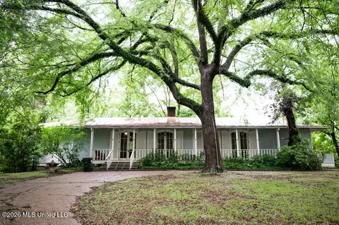 108 Dana Rd, Natchez, MS 39120