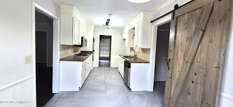 Entry Way - 1102 Martin Dr, Brandon, MS 39047 photo 1 of 1