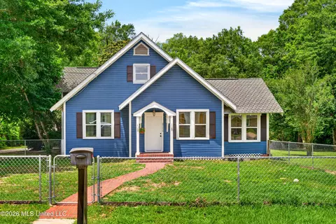 611 Glenwood St, Picayune, MS 39466