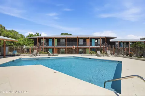 1550 E 2nd St #R105, Pass Christian, MS 39571