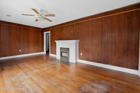 Living - 3021 Downing St, Jackson, MS 39216 photo 4 of 7